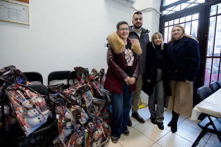 Odbornik Vladimir Sarić /RSS/ i ove godine donirao paketiće Udruženju GEA iz Bijeljine