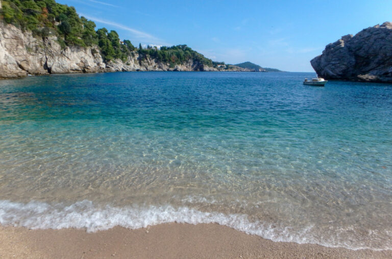 Nakon višečasovne borbe sa nemirnim morem, izvučeno tijelo muškarca iz BiH