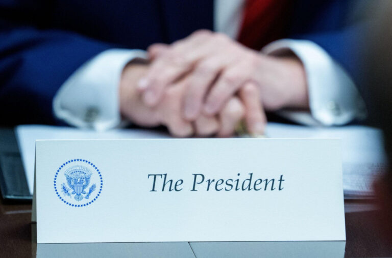 „Tramp je kukavica. Prešao je crvenu liniju“