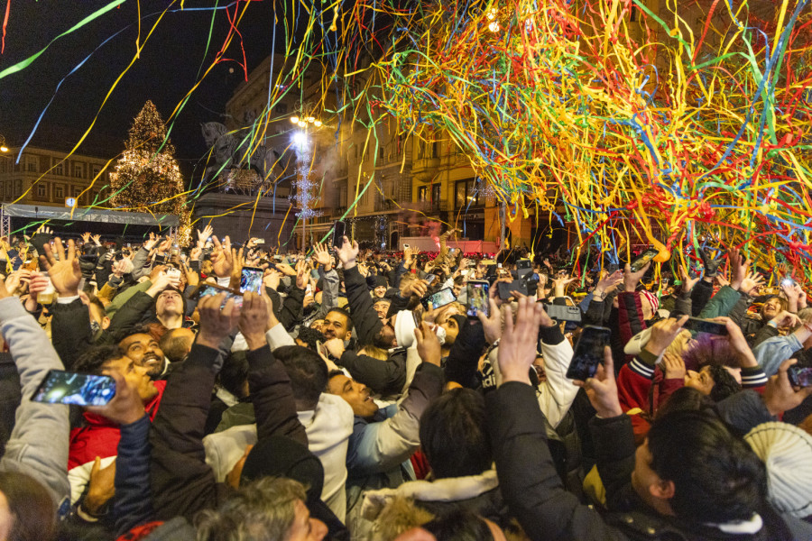 Imamo uljeza na katedrali: Tiktoker se popeo na vrh zagrebačke bogomolje i sve snimao FOTO