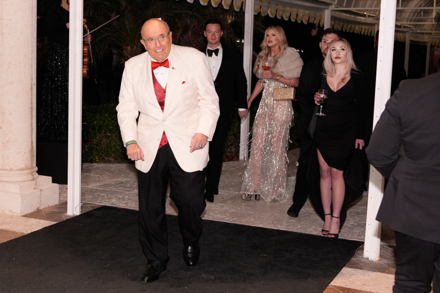 Milioni, Isus i Mar-a-Lago: Ovako je Tramp dočekao 2026. godinu FOTO/VIDEO