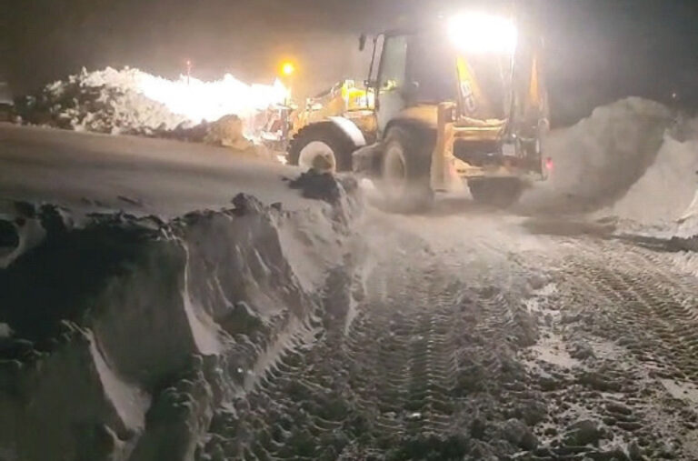 Snježna mećava u Zlatiborskom okrugu: Vjetar pravi smetove visoke preko metar