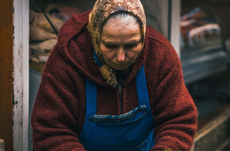 Tiktoker Luka prišao baki i upitao je zašto je tu: Scena je rasplakala Srbiju