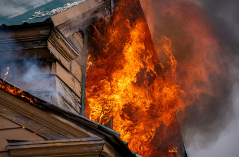 Požar na Altini: Povrijeđeni hitno prebačeni na VMA