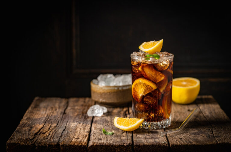 Jutjuber tvrdi da je uspio da rekonstruiše tajni recept Coca-Cole: Objavio sastojke VIDEO