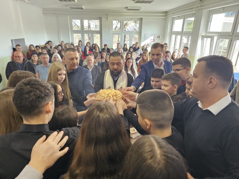 Ugljevičke škole proslavile Svetog Savu: Srpstvu donio spasenje i slavu!