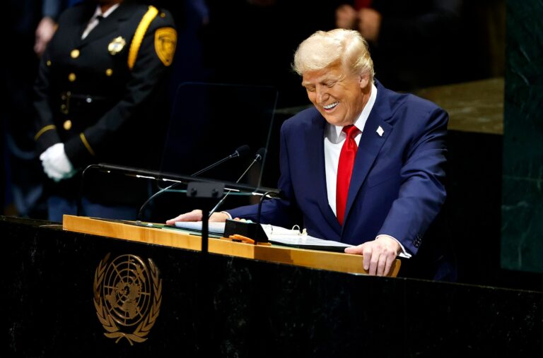 Tramp doživotni lider; Sam odlučuje o svemu